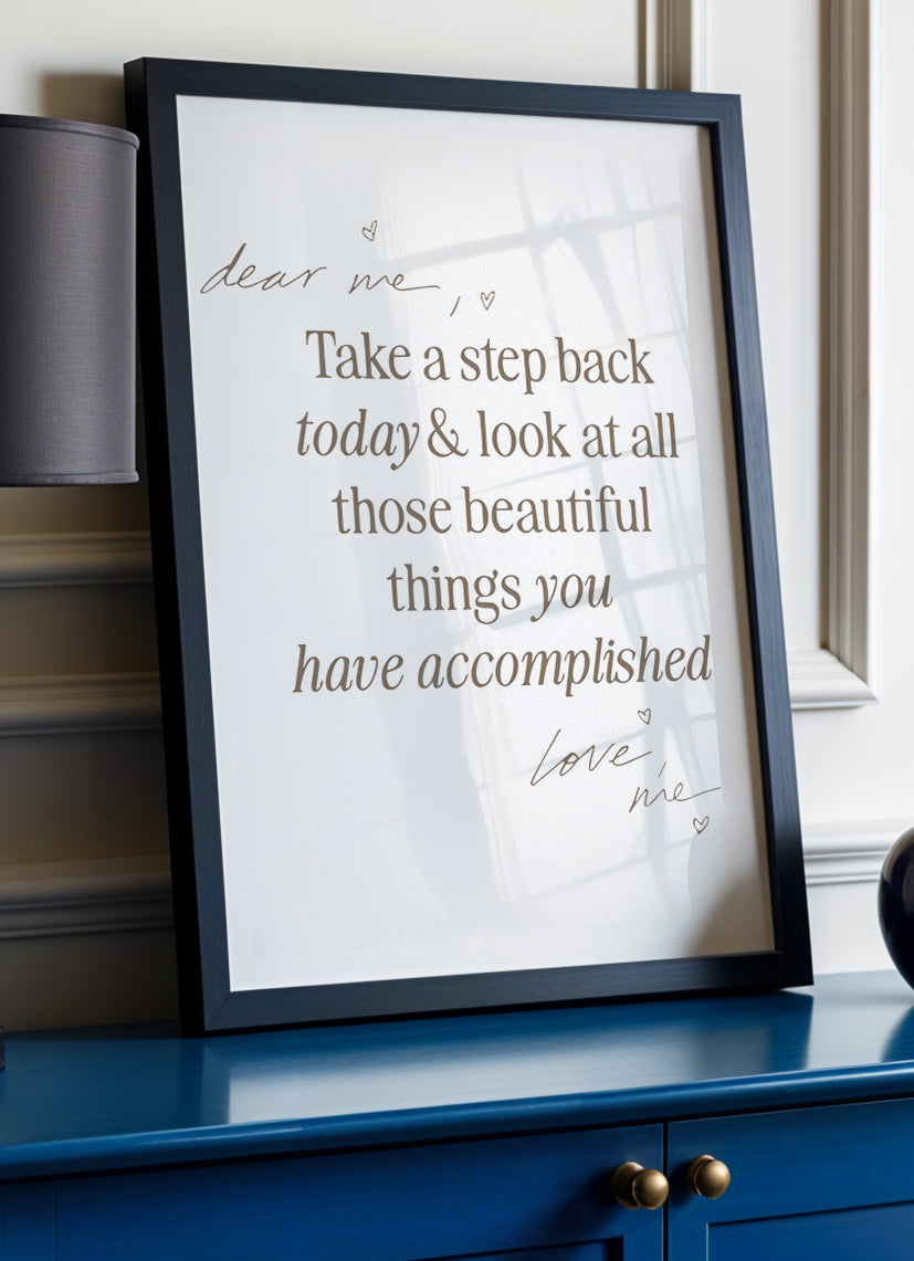 take a step back - Poster mit Premium-Rahmen